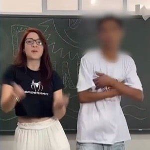 cibelly ferreira com aluno|Professora de inglês faz vídeos dançando com alunos e divide。